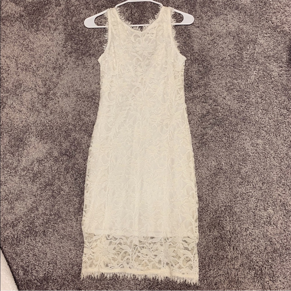 Lace fitted white dress